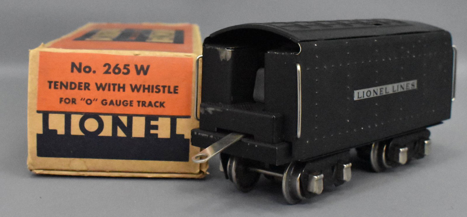 Lionel prewar O gauge 265W tender in original box BLACK: Nice looking ntender with all nickel trim and journals, C6+. The original box is missing two flaps from one end and the other two are detached.
