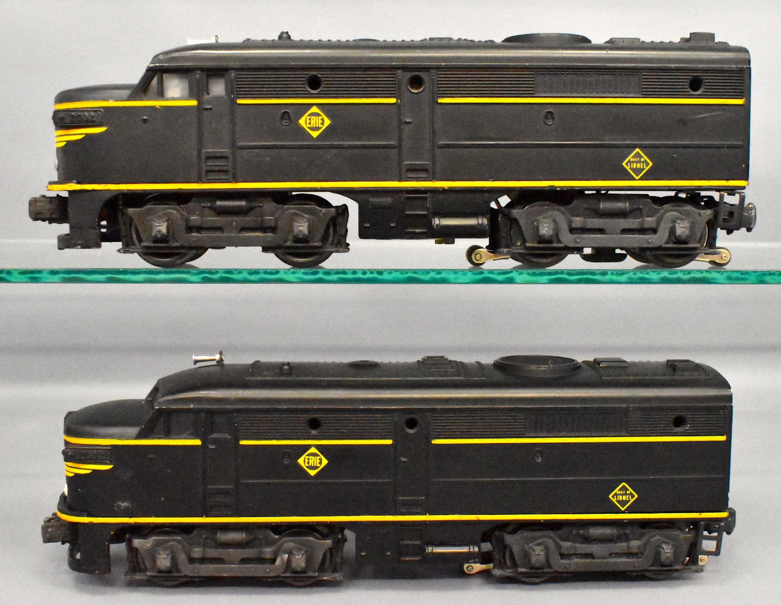 Lionel postwar O gauge 2032 Erie Alco diesel locomotive: Both units show heavy run time, dummy unit is missing steps on one side, powered unit is clean with no battery damage, C5-6.