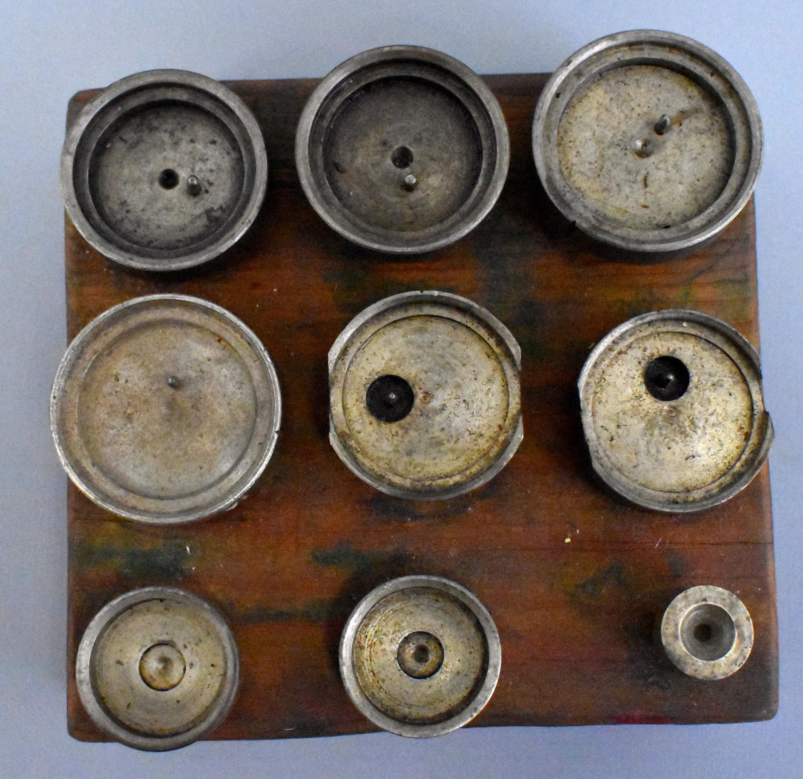 Hobby Horse ? Rivet press wheel cups for Lionel postwar: These cups are only numbered on the end and are as follows: 1, 2, 3, 4, 5, 6, 7, 9 and 10. they have been used and are dirty but excellent usable condition.