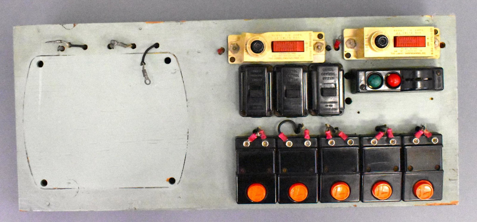 Lionel postwar D-223 Dealer Layout Control panel ONLY: This is the control panel only for a D-223 layout. Missing the transformer but has everything else in place, one of the 91 circuit breakers is very warped from heat, everything else is in nice shape, 