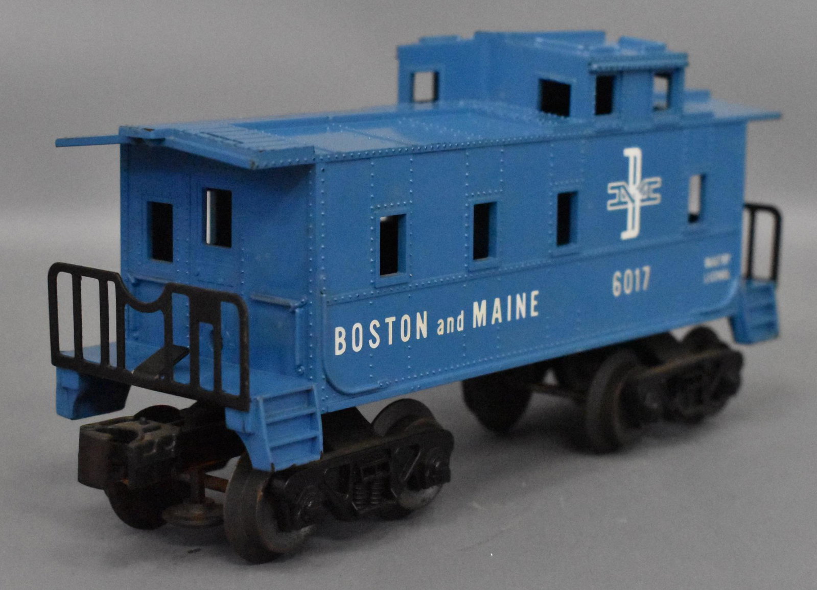 Lionel postwar O gauge 6017-100 Boston & Maine caboose: Caboose has light run time but there is a scratch on the center of the catwalk, otherwise very nice and clean with perfect lettering on both sides, C7.