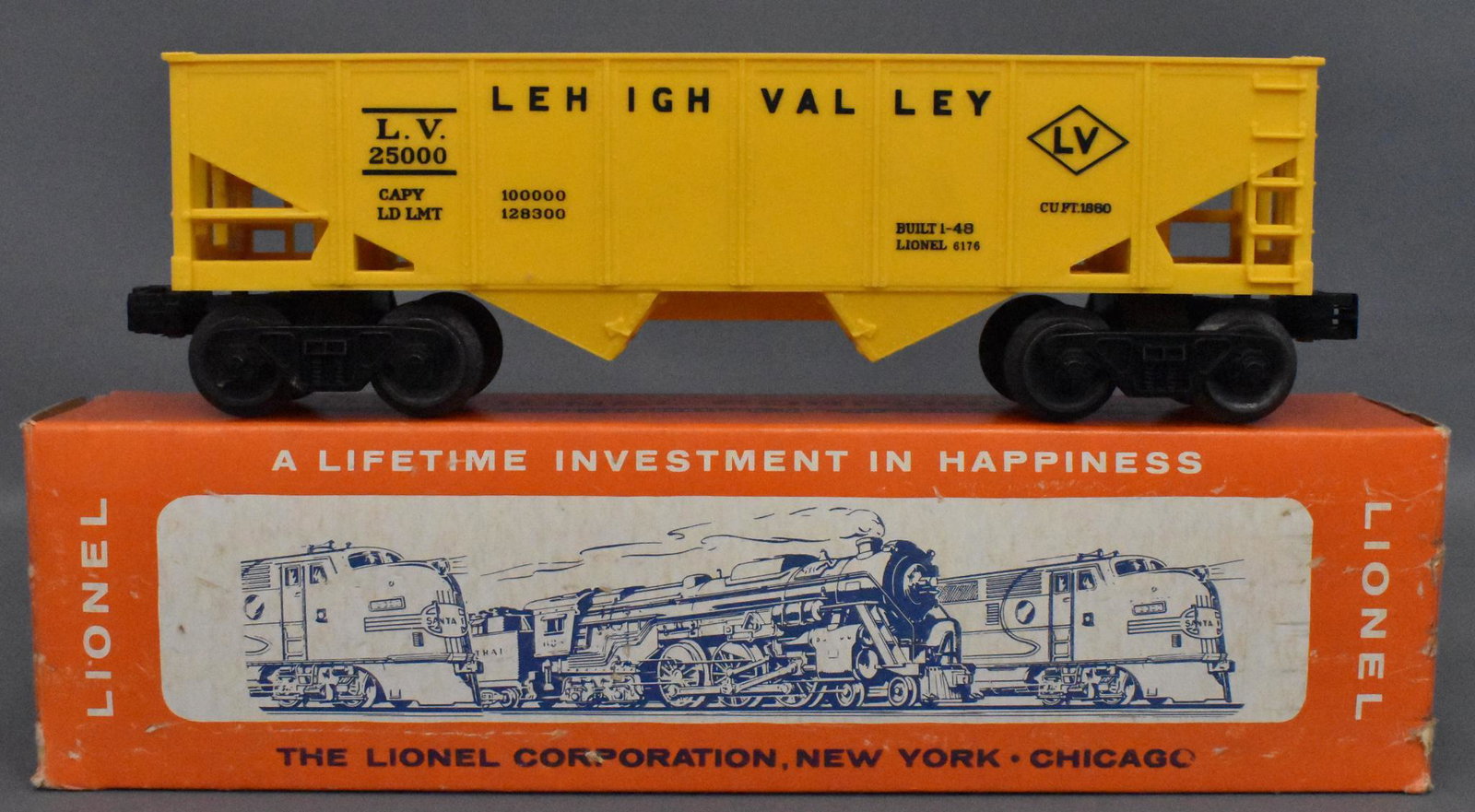 Mint Lionel postwar O gauge 6476-135 Lehigh Valley: Car is unrun and C9+, comes with correct original box that does have shelf wear.