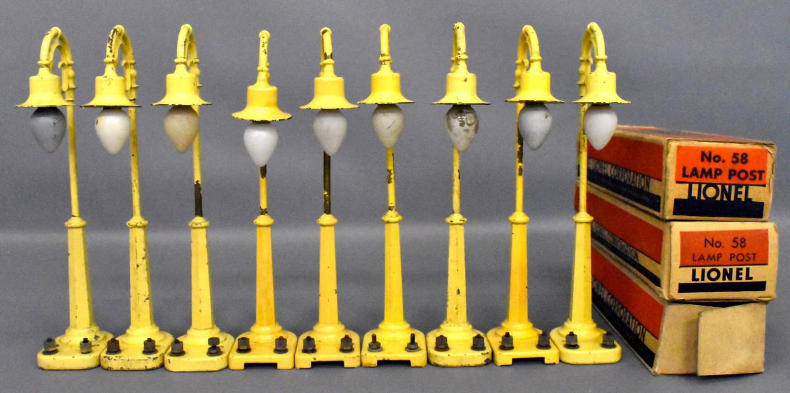 Nine Lionel prewar and postwar O gauge 58 lamp posts: Includes nine posts that are all in the C5 area with three worn original boxes.