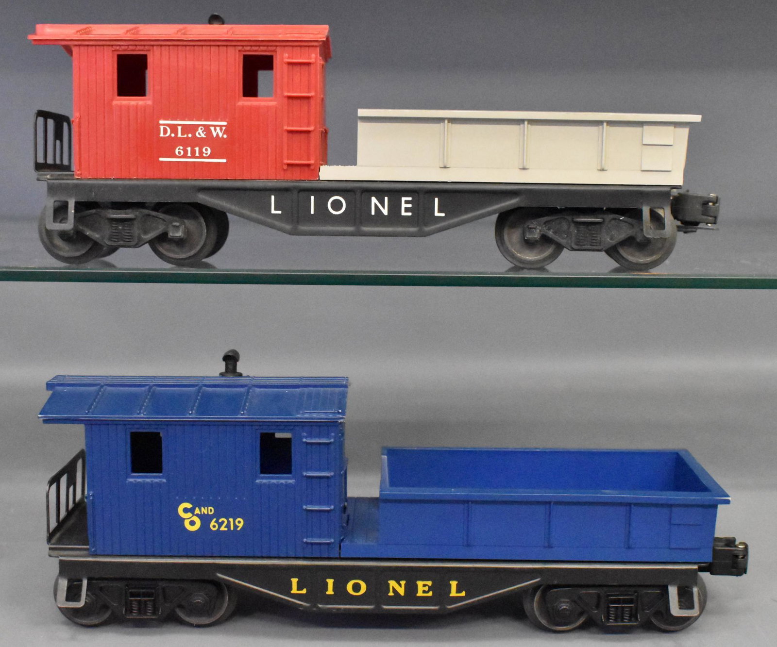 Two Lionel postwar O gauge work cabooses 6119 6219: Two Lionel postwar O gauge work cabooses, 6119 and 6219. Includes 6119 D.L. & W. with sans serif lettering and bar end trucks and 6219 C&O with AAR trucks, both are C7 with light run time.