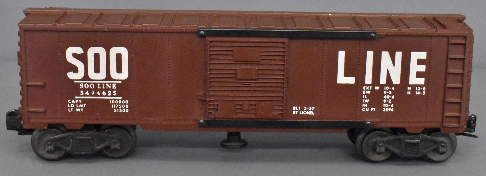 Lionel postwar O gauge 3494-625 Soo Line operating box: Lionel postwar O gauge 3494-625 Soo Line operating box car. Car shows light run time but is C6 with roof rubs and fading lettering on one side.