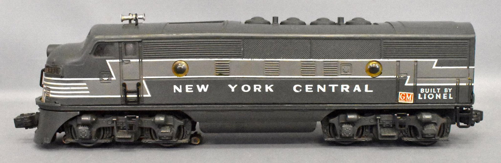 Lionel postwar O gauge 2333 New York Central F3 dummy A: Lionel postwar O gauge 2333 New York Central F3 dummy A unit with chubby letters and red GM decal. Unit shows moderate run time and is clean with very minor paint flaking from the back of the unit on
