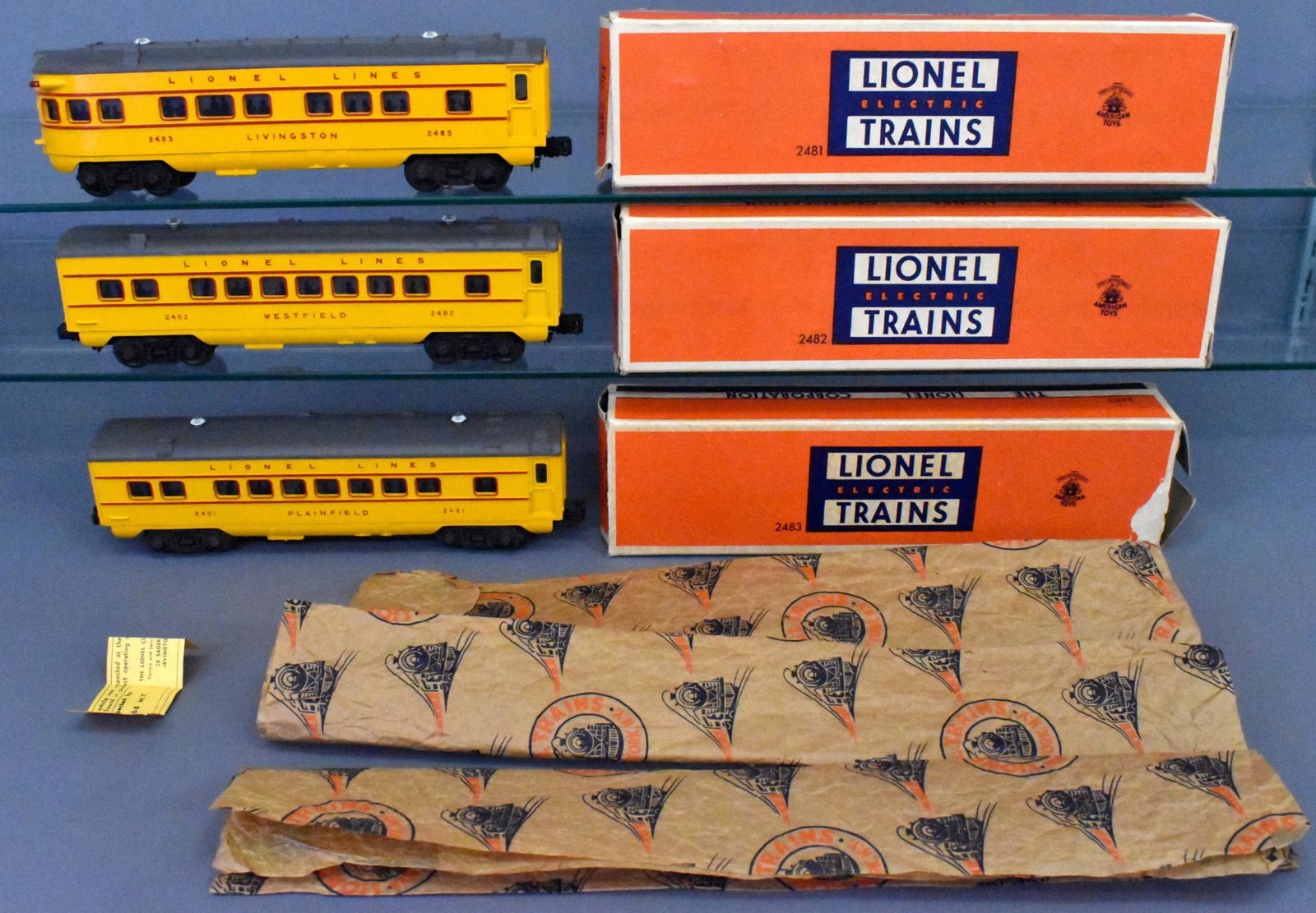 Lionel postwar O gauge 2481 2482 2483 anniversary set: Lionel postwar O gauge 2481 Plainfield, coach, 2482 Westfield coach and 2483 Livingston observation anniversary set cars in original boxes. Trains have some run time but aere exceptionally nice and cl