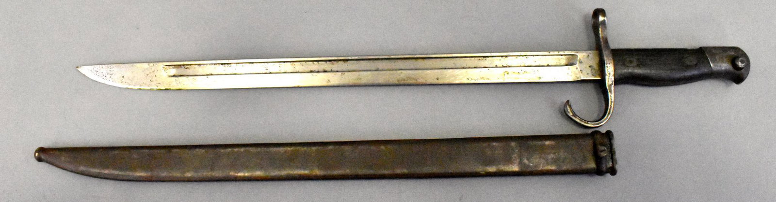 WWII Japanese military Type 30 Bayonet for Arisaka: WWII Japanese military Type 30 Bayonet for Arisaka rifle. Tokyo Arsenal Bright blade, hooked quillion. Unusual inspectors mark. Overall good condition.