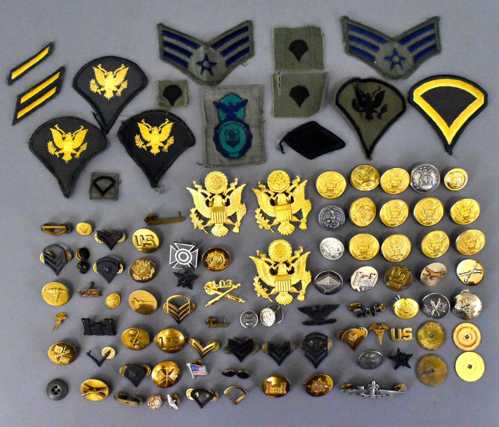 Large lot post WWII US military uniform patches rank: Large assorted lot of post WWII US military uniform patches, rank insignia, cap devices, patches and collar discs. See photos.