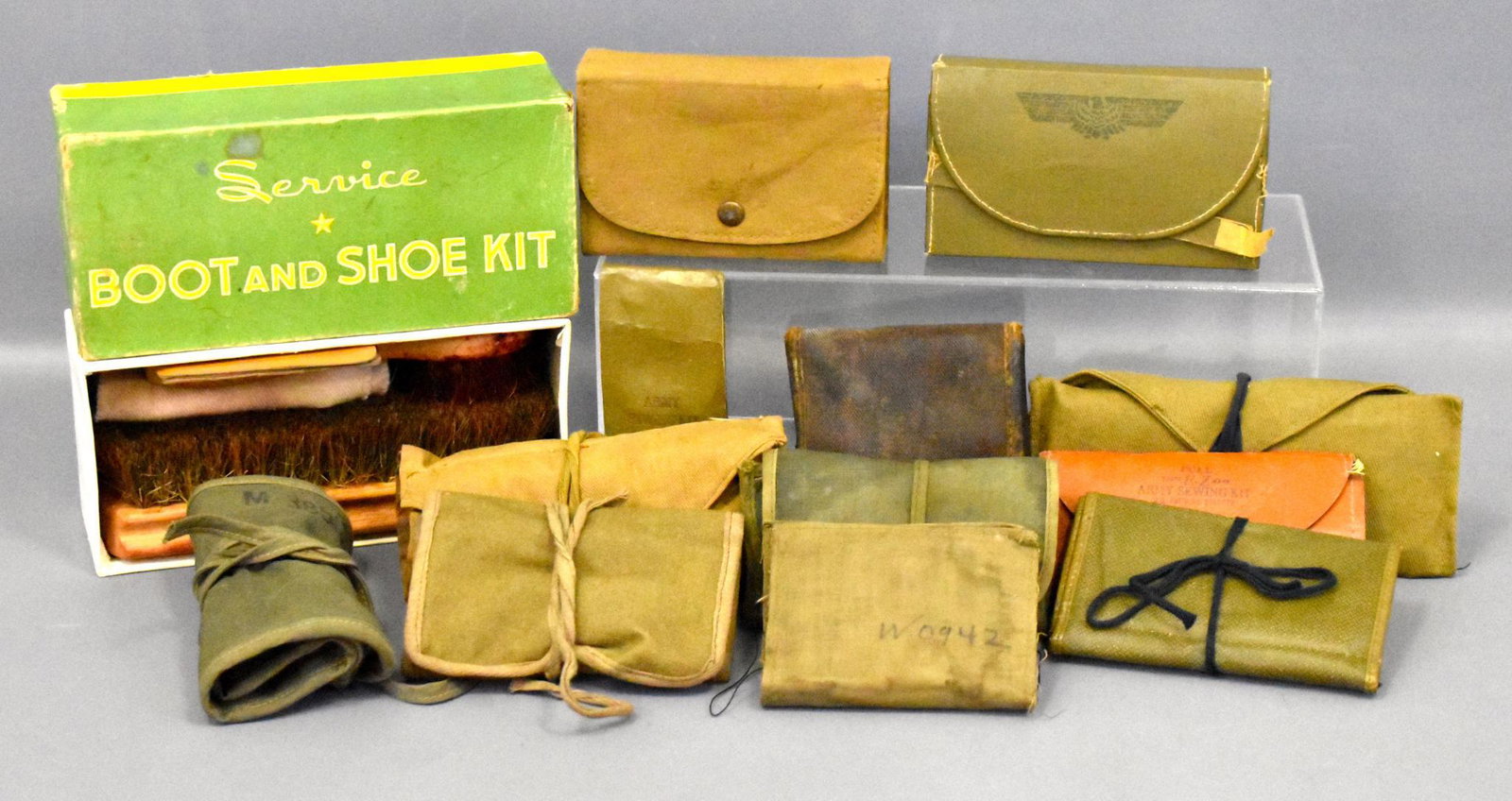 US WWII military lot soldiers field equipment sewing: US WWII military lot of personal equipment including 11 x sewing kits various makers, one razor kit, one shoe boot kit. All very good to excellent.