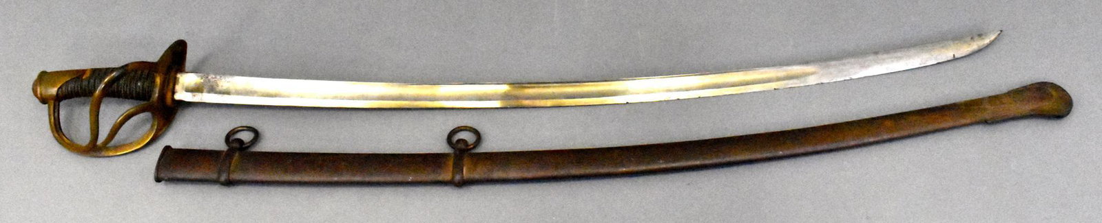 US Civil War Union military Model 1860 unmarked Cavalry: US Civil War Union military Model 1860 unmarked Cavalry saber sword with scabbard. Very minor leather loss on grip in one spot. Overall very good condition.