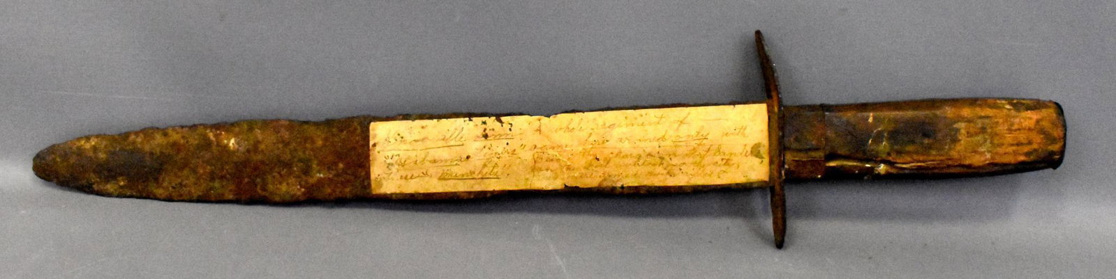 US Civil War CSA relic Confederate Bowie fighting knife: US Civil War CSA relic Confederate Bowie fighting knife from Battle Fort Sanders Knoxville TN. 18.75 inches overall and 13.5 inch blade. This was collected from the battlefield in the late 1800s or ea