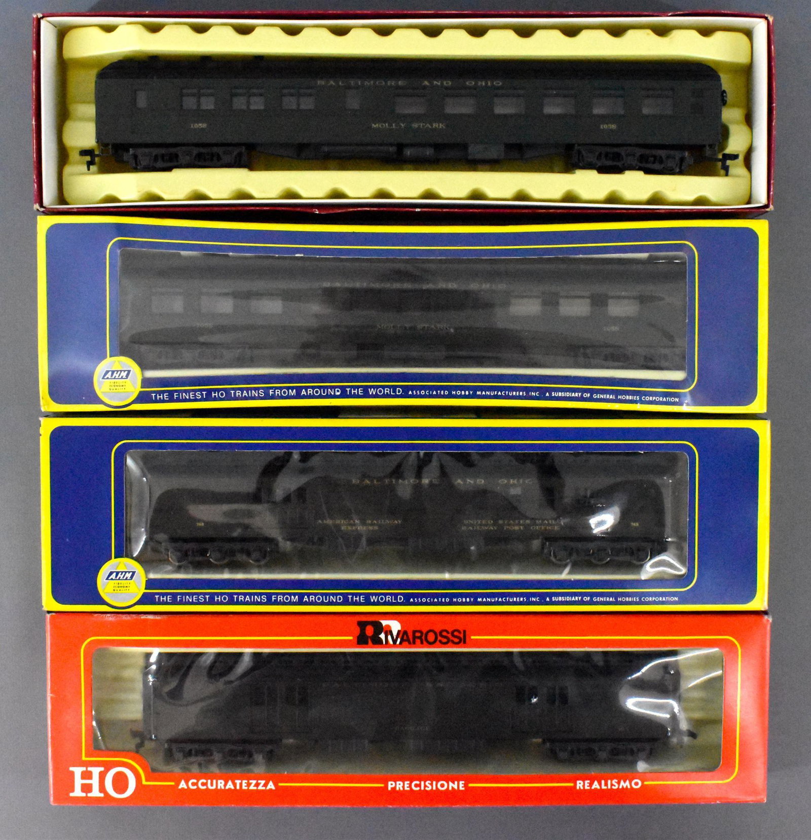 Four Rivarossi HO B&O heavyweight pasenger cars MIB: Four Rivarossi HO B&O heavyweight pasenger cars, mint in original boxes. includes baggage, RPO and two diner cars, C9-10 in very good toexcellent original boxes.