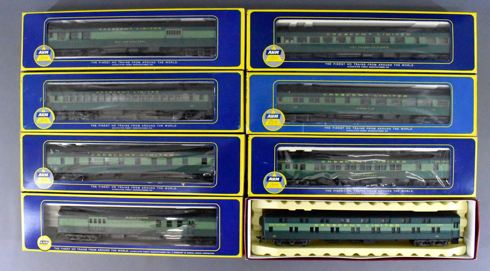 Eight Rivarossi HO SP Crescent Limited heavyweight: Eight Rivarossi HO Southern Pacific Crescent Limited heavyweight passenger cars in original boxes. Includes duplex leeper, Pullman, observation, combine, diner, coach, babbage / RPO and duplex sleeper