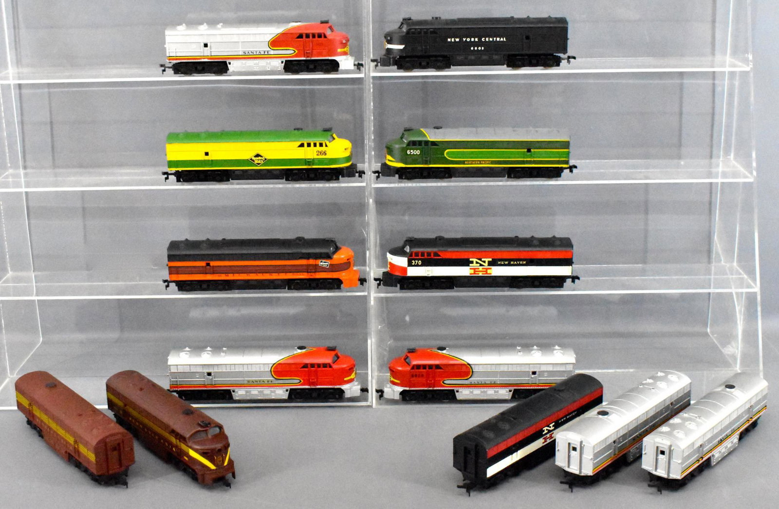 Group of AHM Tempo Fairbanks Morse C Liner diesel: Group of AHM Tempo Fairbanks Morse C Liner diesel locomotives. All units are loose with no boes but appear unrun and C8+, includes powered Pennsylvania, Reading, two different Santa Fe and New York Ce