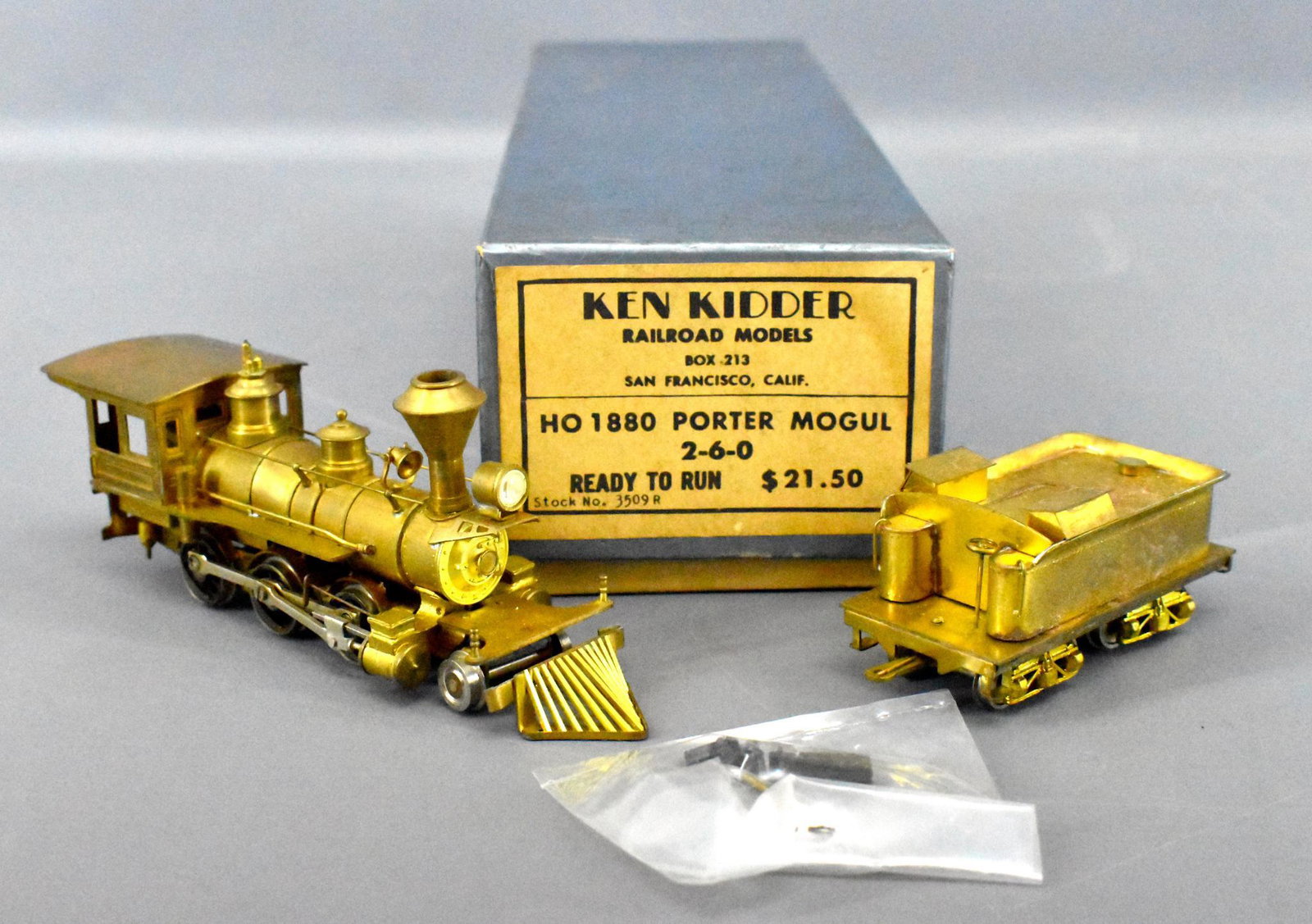 Ken Kidder HO brass 1880 Porter Mogul 2-6-0 steam: Ken Kidder HO brass 1880 Porter Mogul 2-6-0 steam locomotive and tender in original box. The pilot has fallen off of the locomotive and there is some minor tarnish on the tender, otherwise C7 in a ver