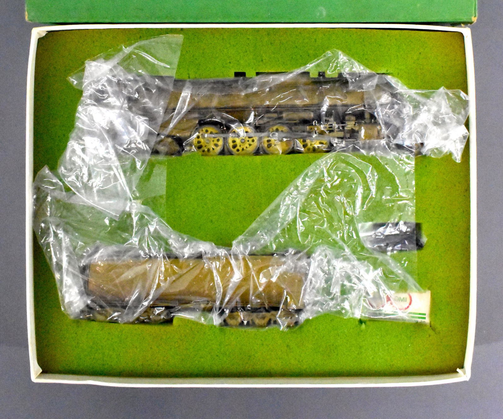 Overland Models HO Milwaukee Rd S-3 4-8-4 in OB: Overland Models HO Milwaukee Rd S-3 4-8-4 in original box , engine and tender are both very nice but C7 due to dark tonig of the brass, very nice piece, in a very good original box.