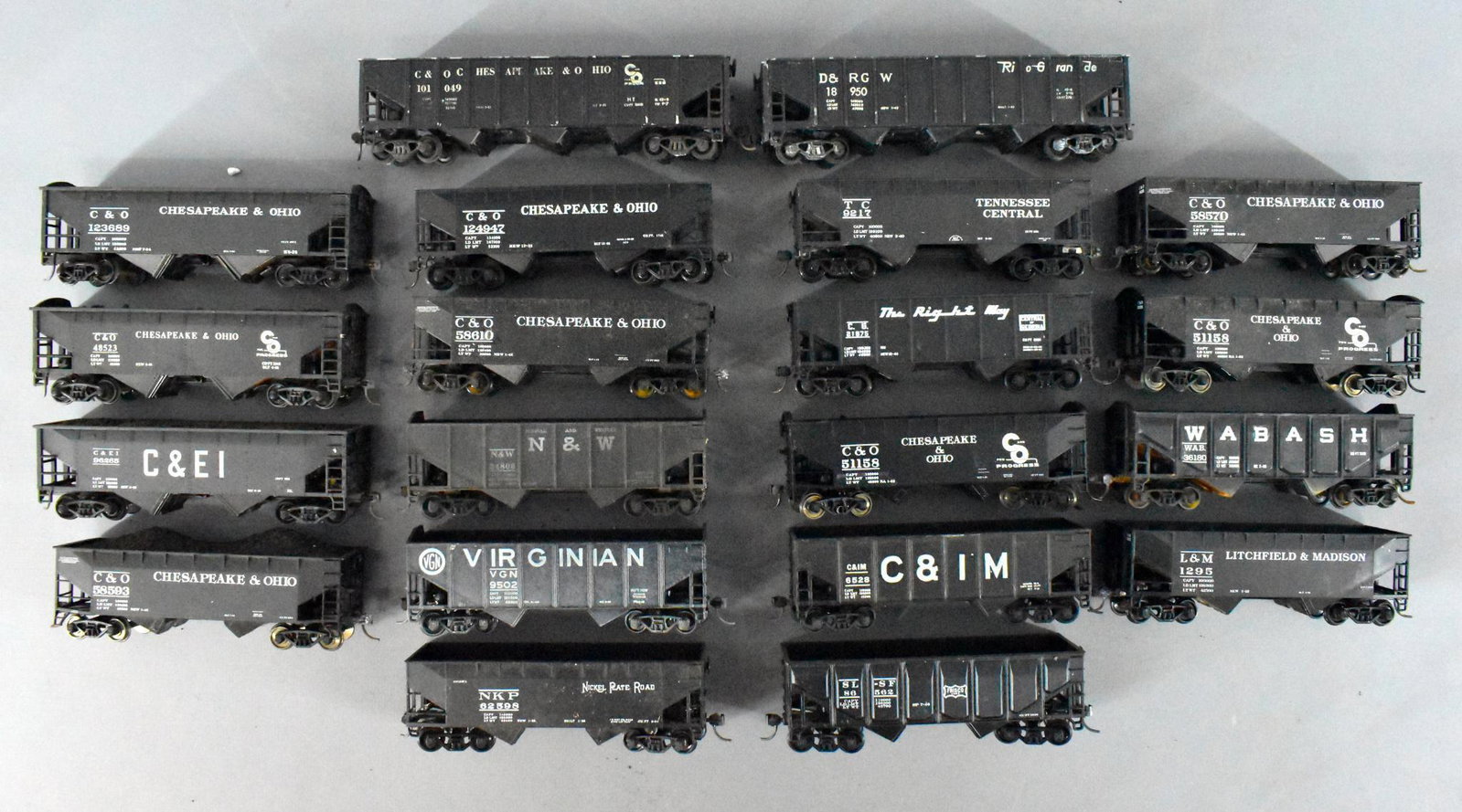 Twenty HO mixed brand 2 Bay Hoppers loose: Twenty HO mixed brand 2 Bay Hoppers loose. Mix of weatherd and unweathered painted cars in varying conditions, from fair to very good. All are sold as is, as seen, with no returns.