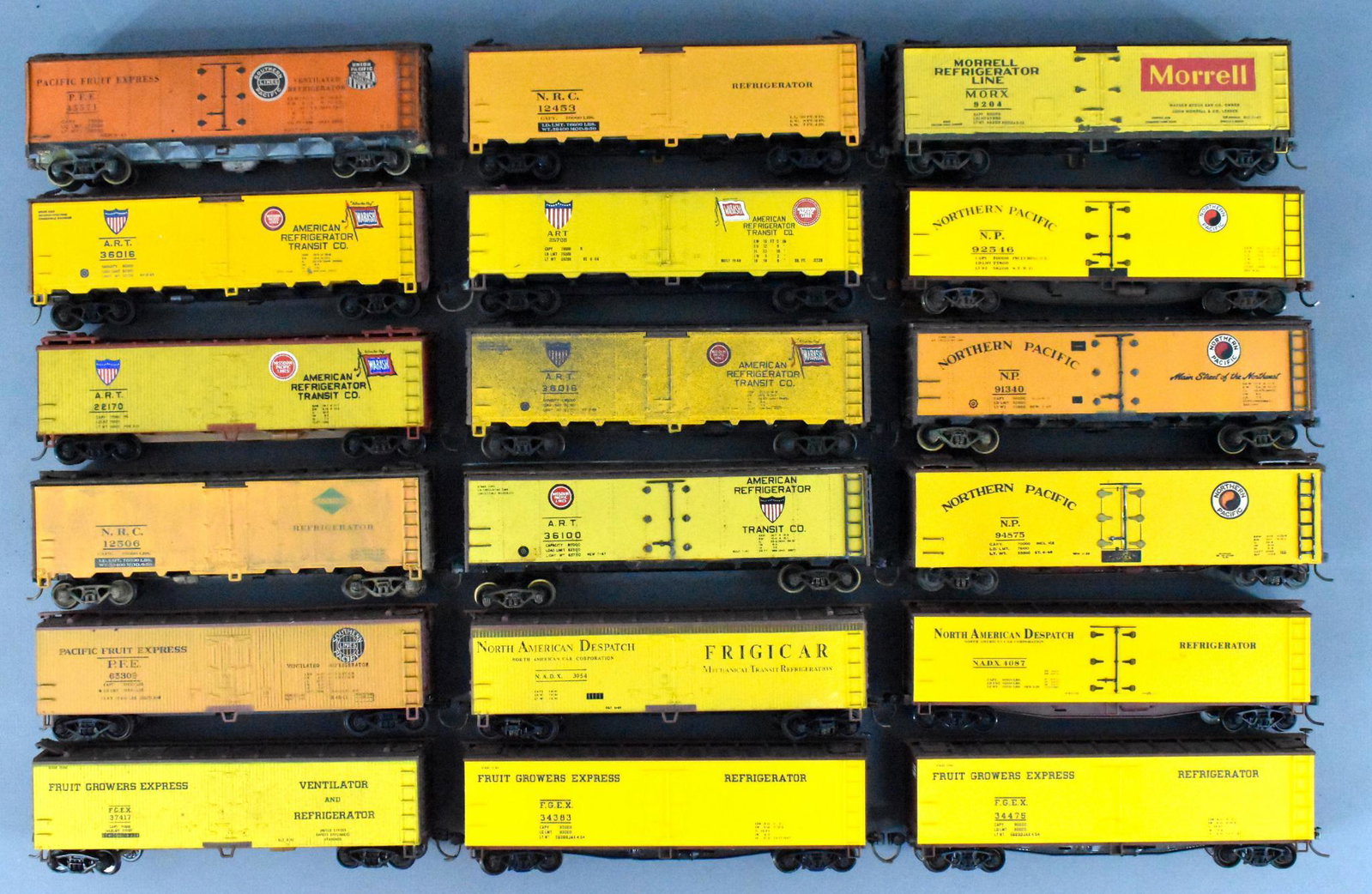 Eighteen HO mixed road Reefer cars loose: Eighteen HO mixed road Reefer cars loose. Group includes ART, NRC, NADX, Northern Pacific, Fruit growers Express Morrell and others. All are used in good condition or better, a few are weathered. All 