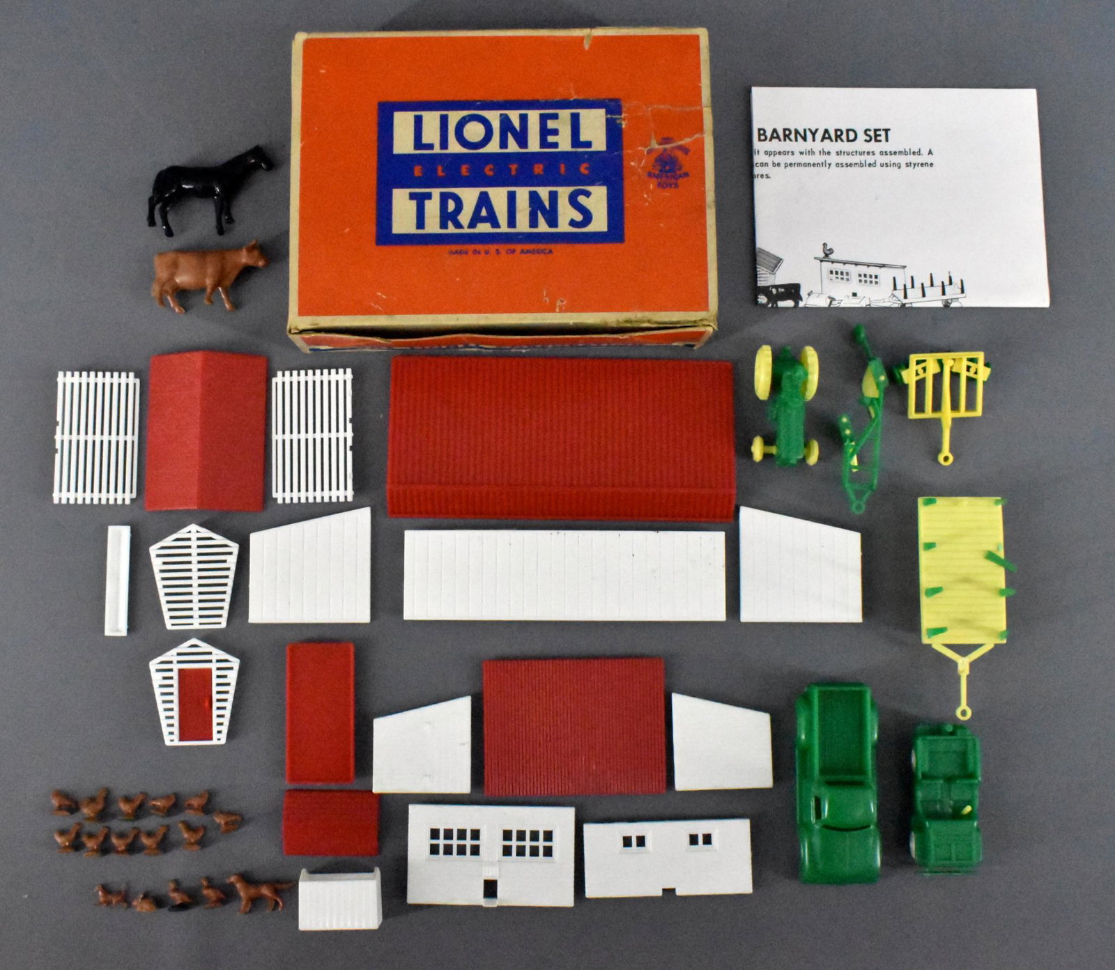 Lionel Plasticville postwar O 960 barnyard set in: Lionel Plasticville postwar O 960 barnyard set in original box. Set is complete in a fair original box with tape repairs.