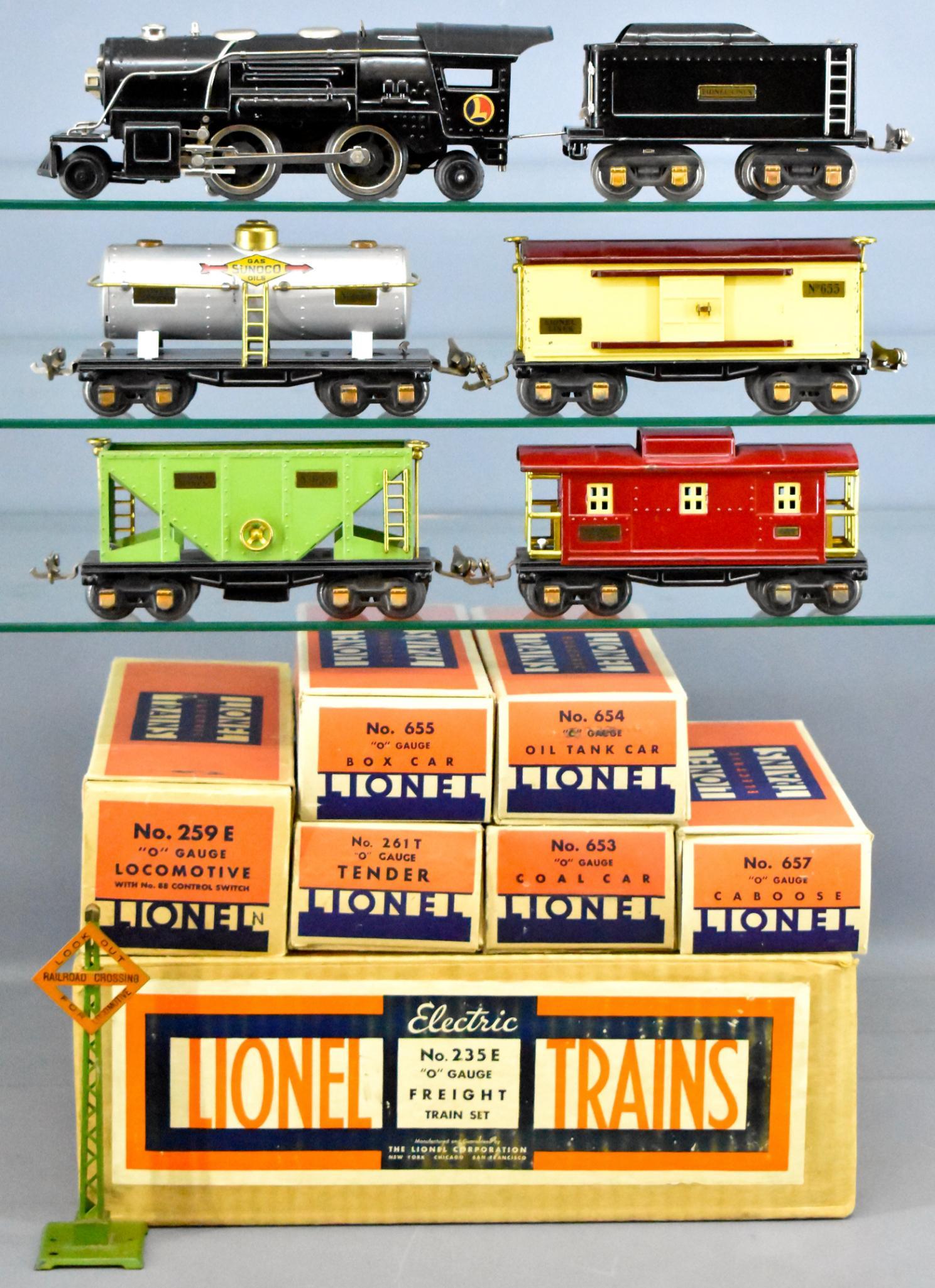 Fantastic Boxed 1934 Lionel prewar O gauge 235E freight: Fantastic Boxed 1934 Lionel prewar O gauge 235E freight set. Set includes 259E black steam locomotive with nickel trim, 261T tender with nickel trim and copper journals, 653 coal car, 654 Sunoco tank 