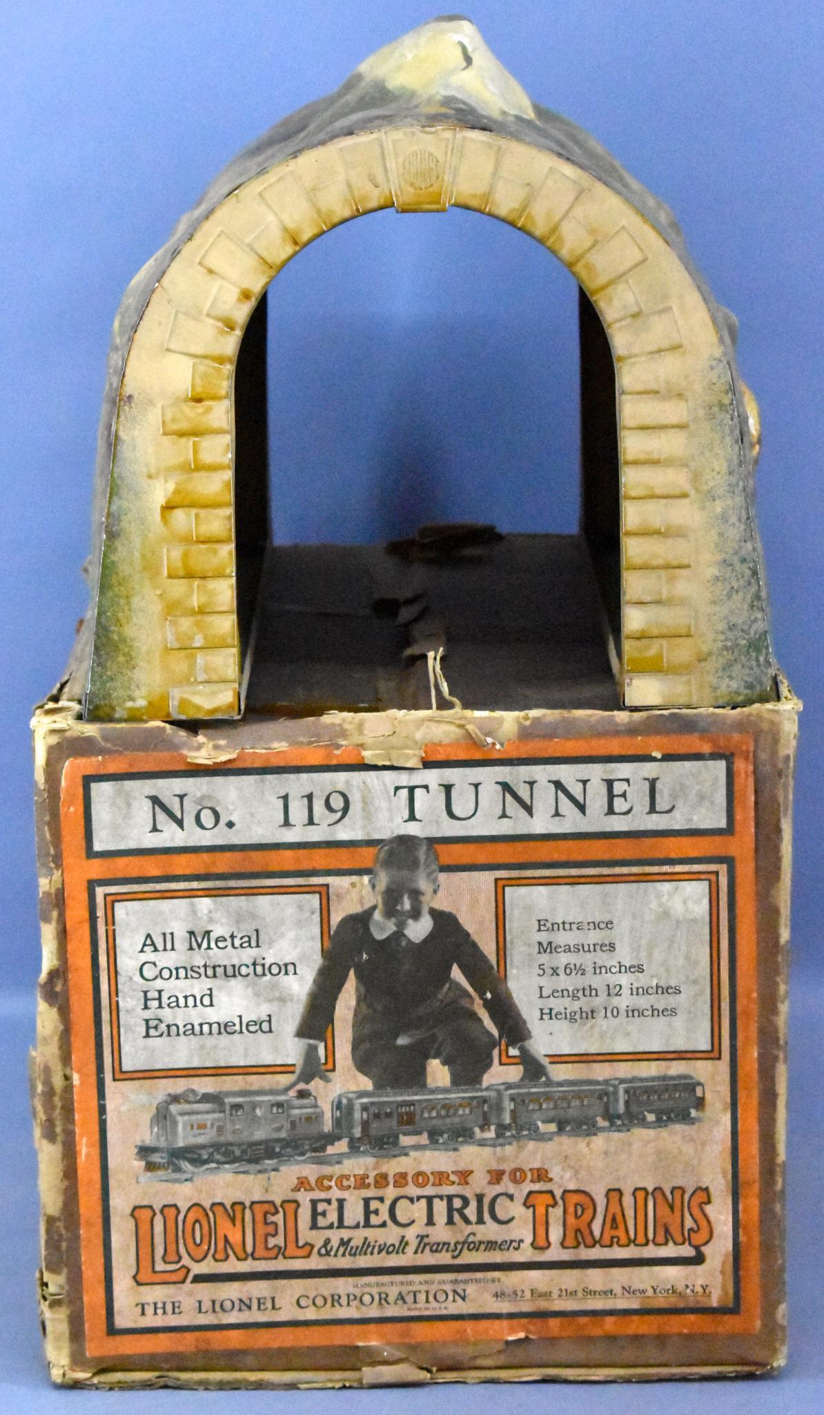 Lionel prewar O gauge 119 tunnel in original box: Lionel prewar O gauge 119 tunnel in original box. Tunnel is all original but missing some paint on top, otherwise C6-7. Comes with a brittle but complete original box.