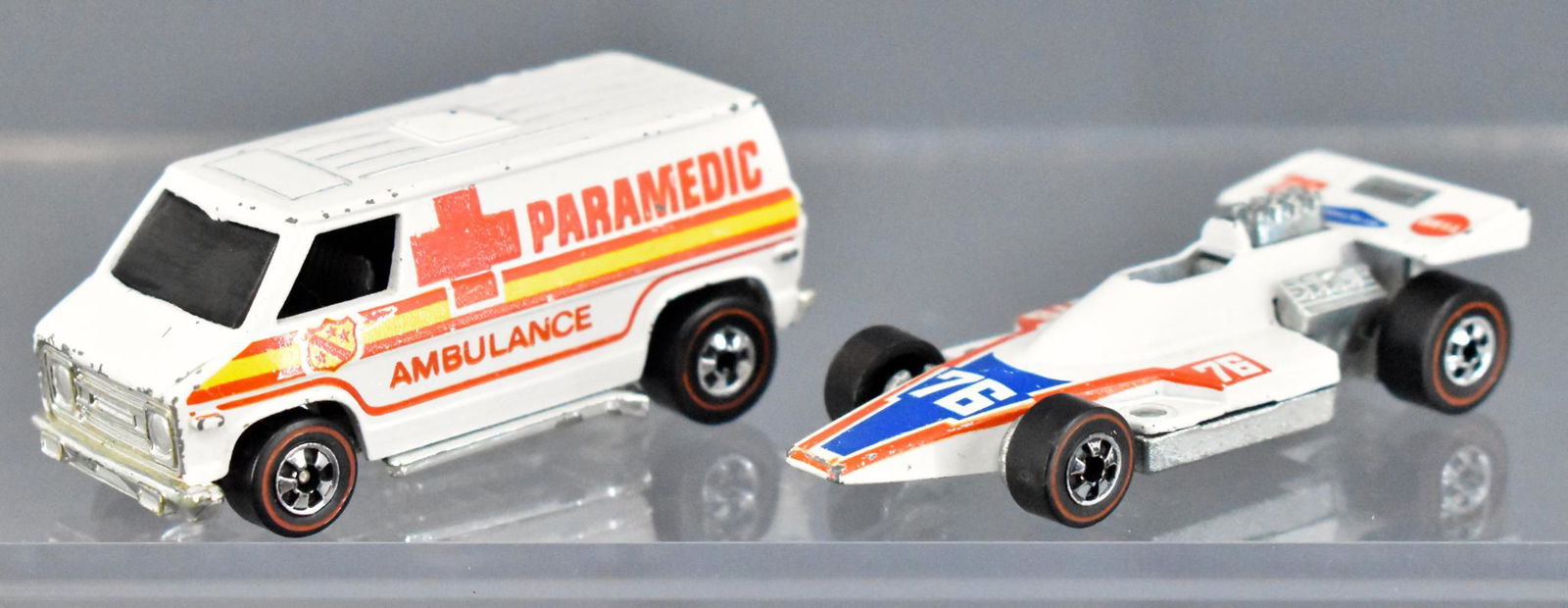 Redline Hot Wheels white enamel Paramedic and Formula (1 of 4)