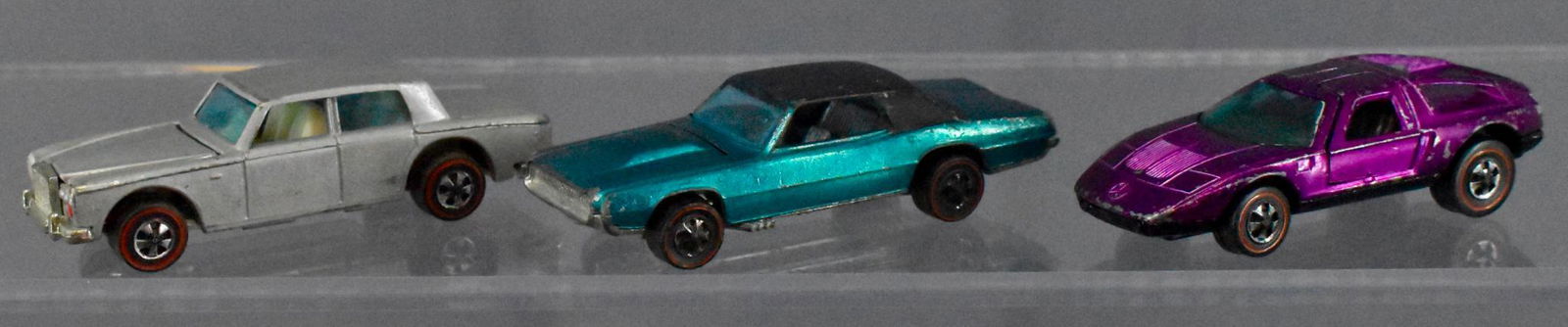 Group of three filler Redline Hot Wheels (1 of 4)