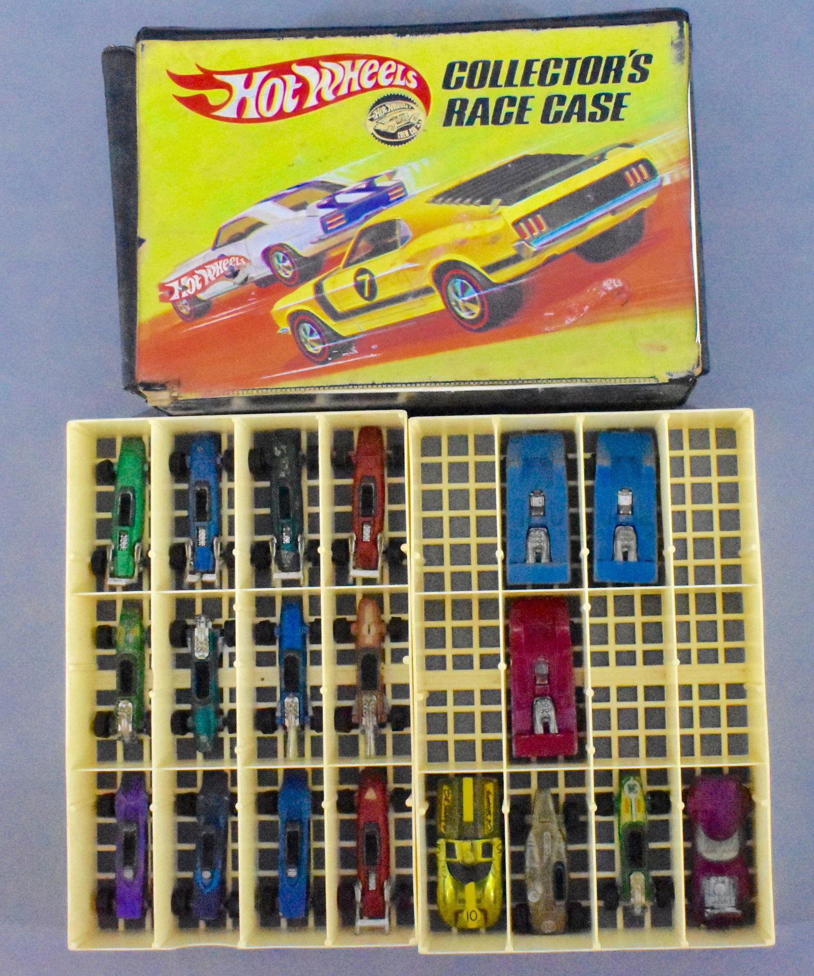 Redline era Hot Wheels 24 car case with 18 cars (1 of 6)