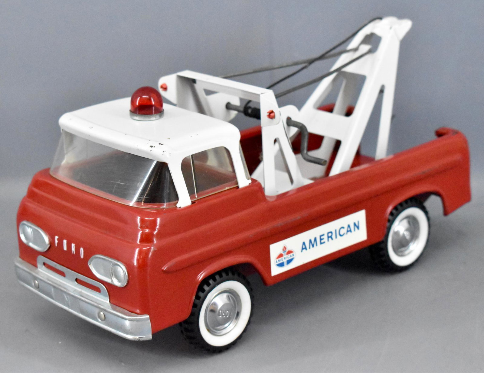 1960's Nylint Ford Econoline pressed steel Standard Oil: 1960's Nylint pressed steel Standard Oil tow truck, excellent condition with minor play wear but does have issues with the decal on the passenger side, otherwise displays very nicely.