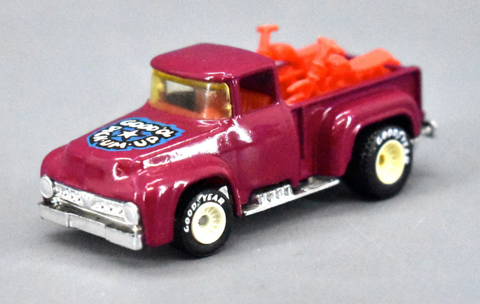 Very nice Mattel Hot Wheels Real Riders Good 'Ol: Very nice Mattel Hot Wheels Real Riders Good 'Ol Pick-um-up pickup truck, super nice shape but the passenger side rear rim is yellowed as seen in the photos, otherwise a gorgeous truck.