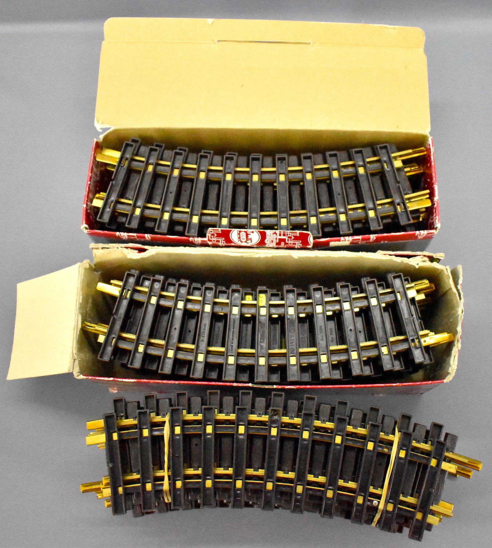 37 sections of LGB G scale 1100 curved track: 37 sections of LGB G scale 1100 curved track. Shows use but is in excellent condition.