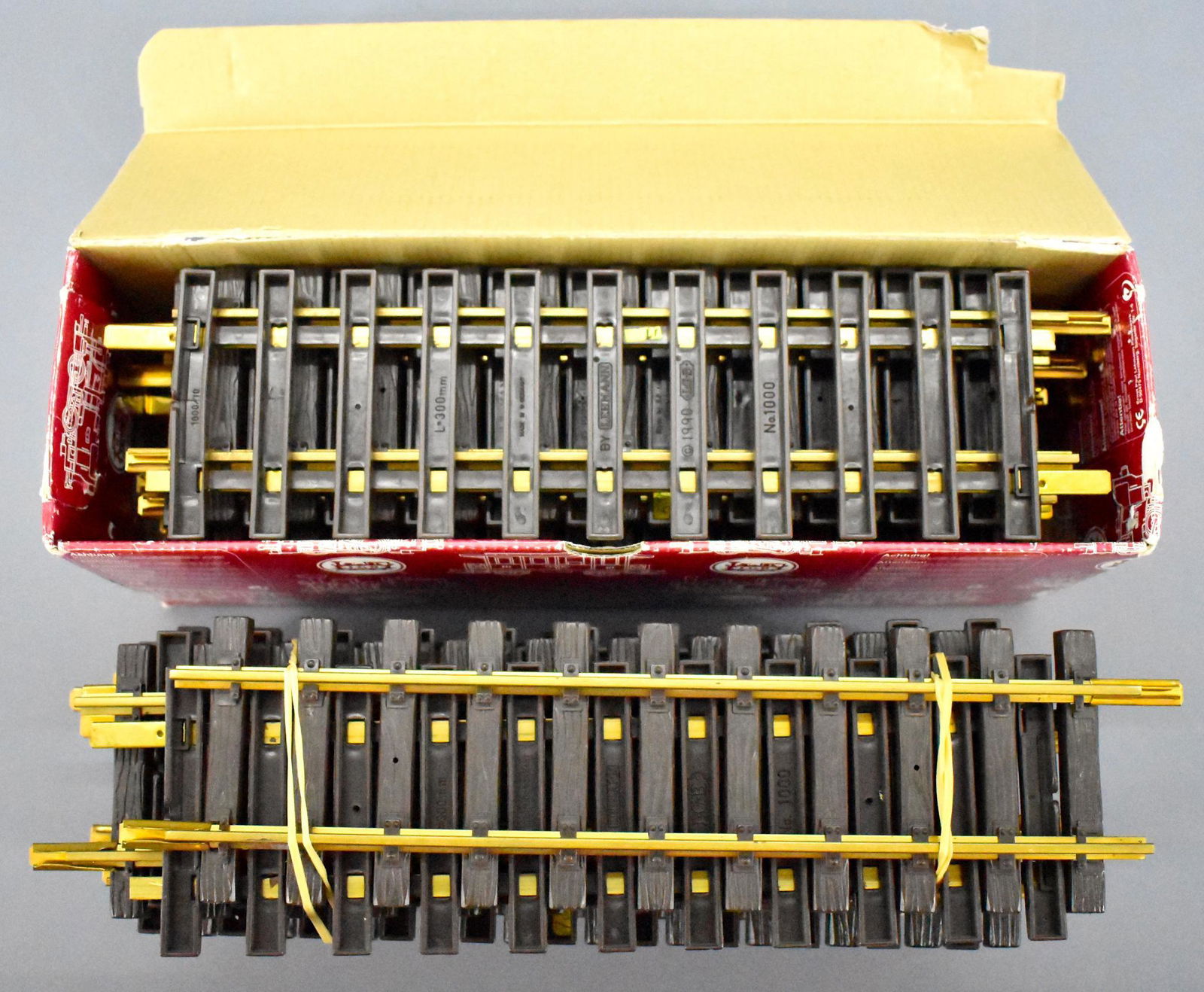 25 sections of LGB G scale 1000 straight track: 25 sections of LGB G scale 1000 straight track. Shows use but is in excellent condition.