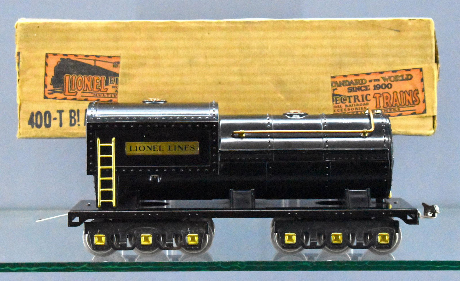 Lionel prewar standard gauge 400T tender in original: Lionel prewar standard gauge 400T tender in original box. Tender is original with some minor scratches where the stanchions hold the railing on but not much, C7+ in a nice looking box that is missing 