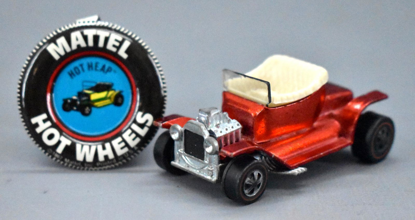 Redline Hot Wheels red US Hot Heap with original button (1 of 6)