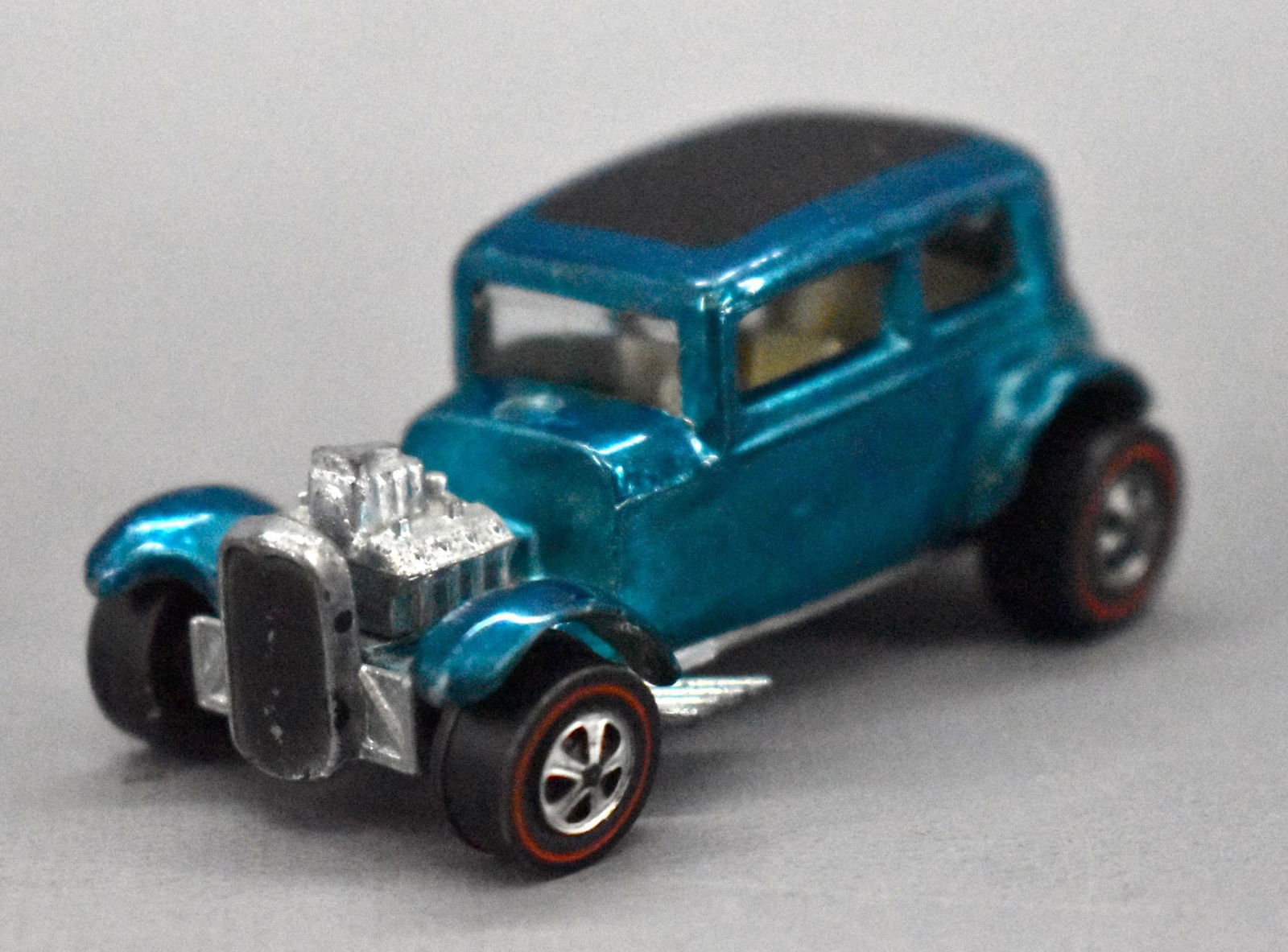 Redline Hot Wheels aqua US Classic '32 Ford Vicky: Redline Hot Wheels aqua US Classic '32 Ford Vicky, very ncie and clean with a few minor chips on the front edge of one side.