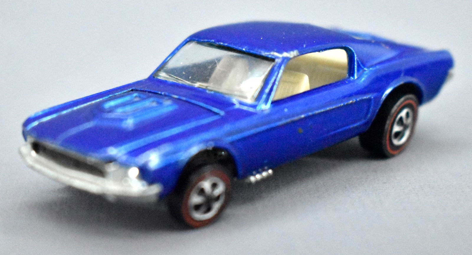 Redline Hot Wheels blue US Custom Mustang (1 of 7)
