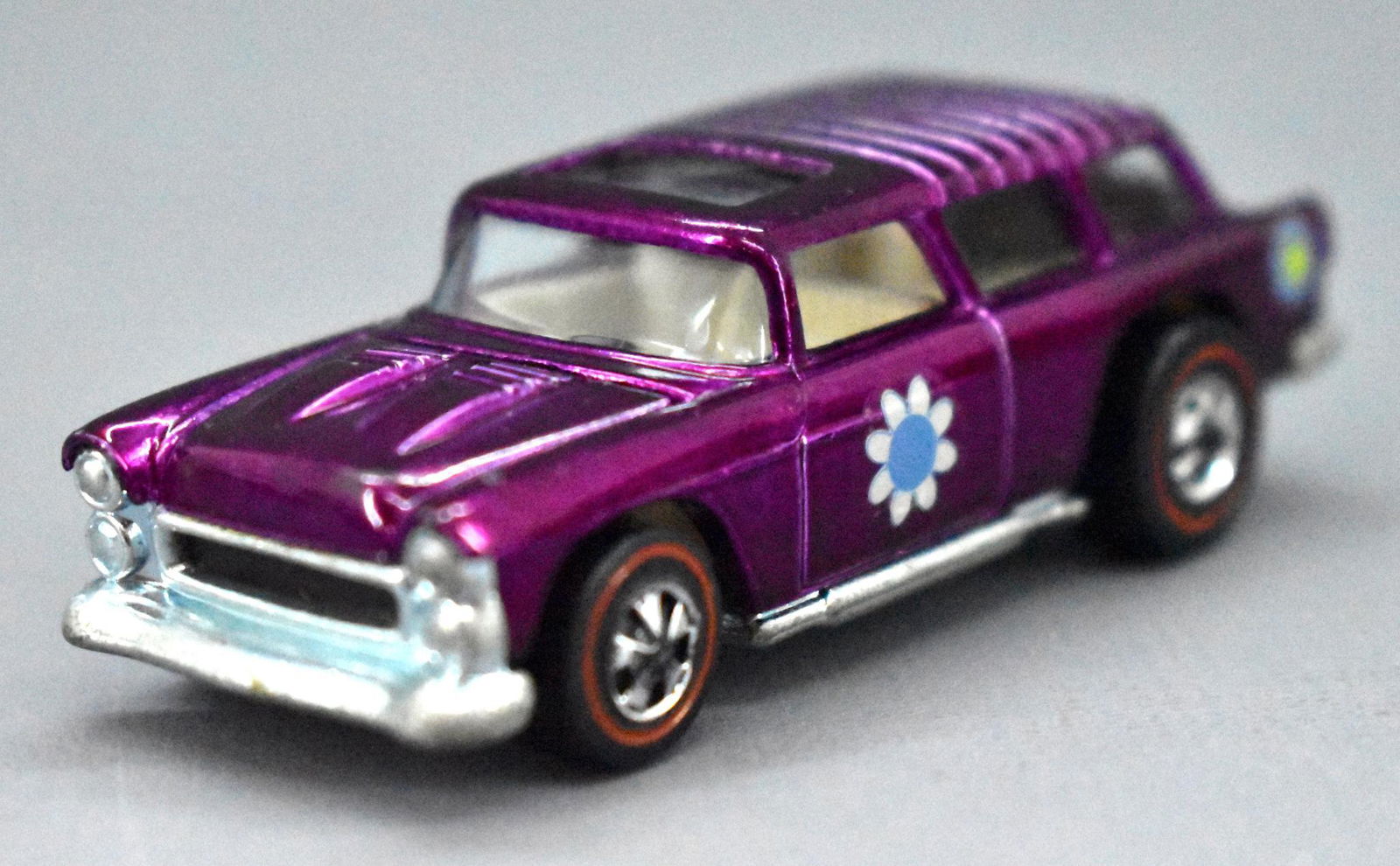 Redline Hot Wheels magenta US Classic Nomad: Redline Hot Wheels magenta US Classic Nomad, super clean car with one small paint chip on the drivers side fender, no toning and a shiny base.