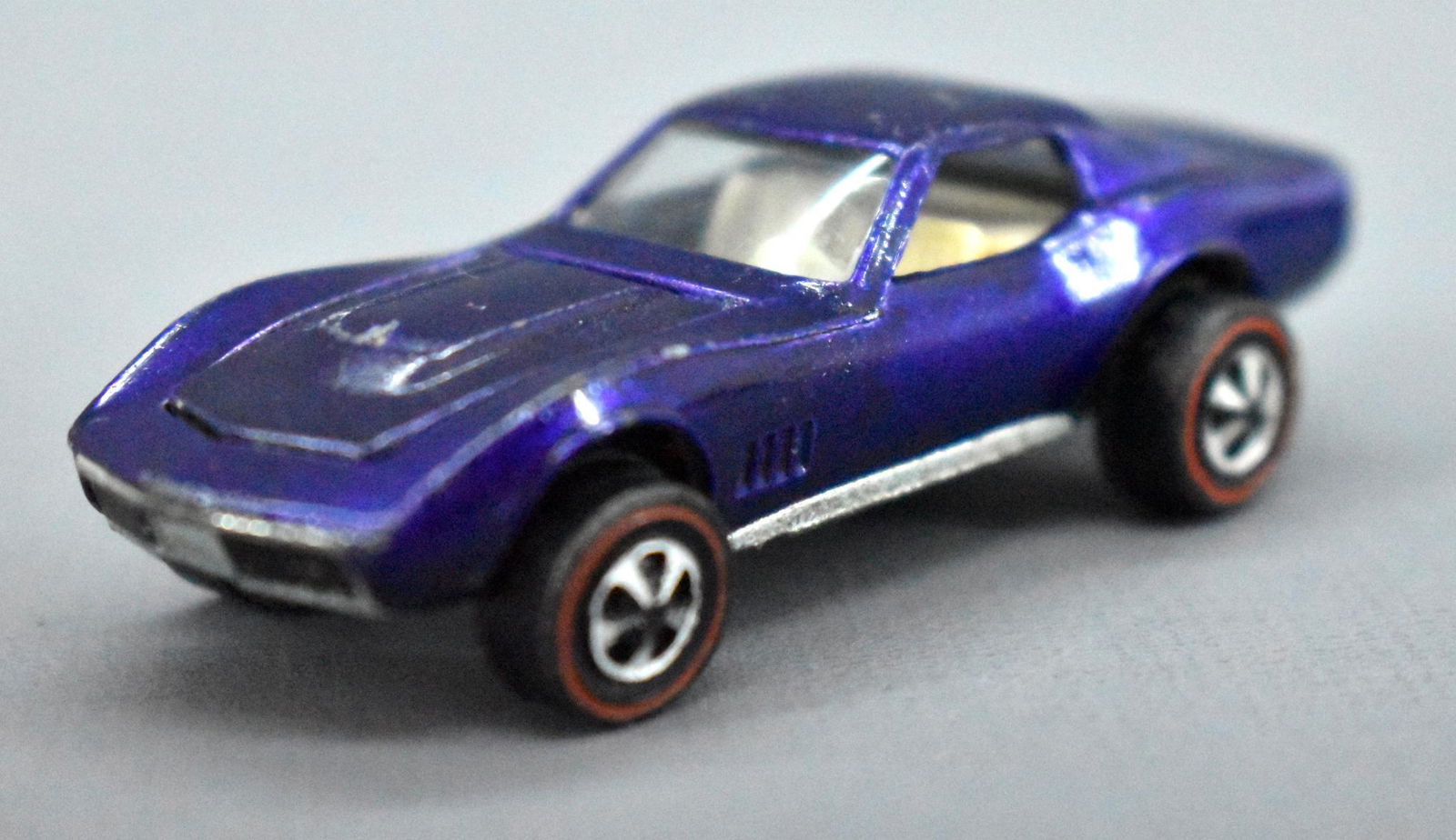 Redline Hot Wheels purple US Custom Corvette (1 of 8)