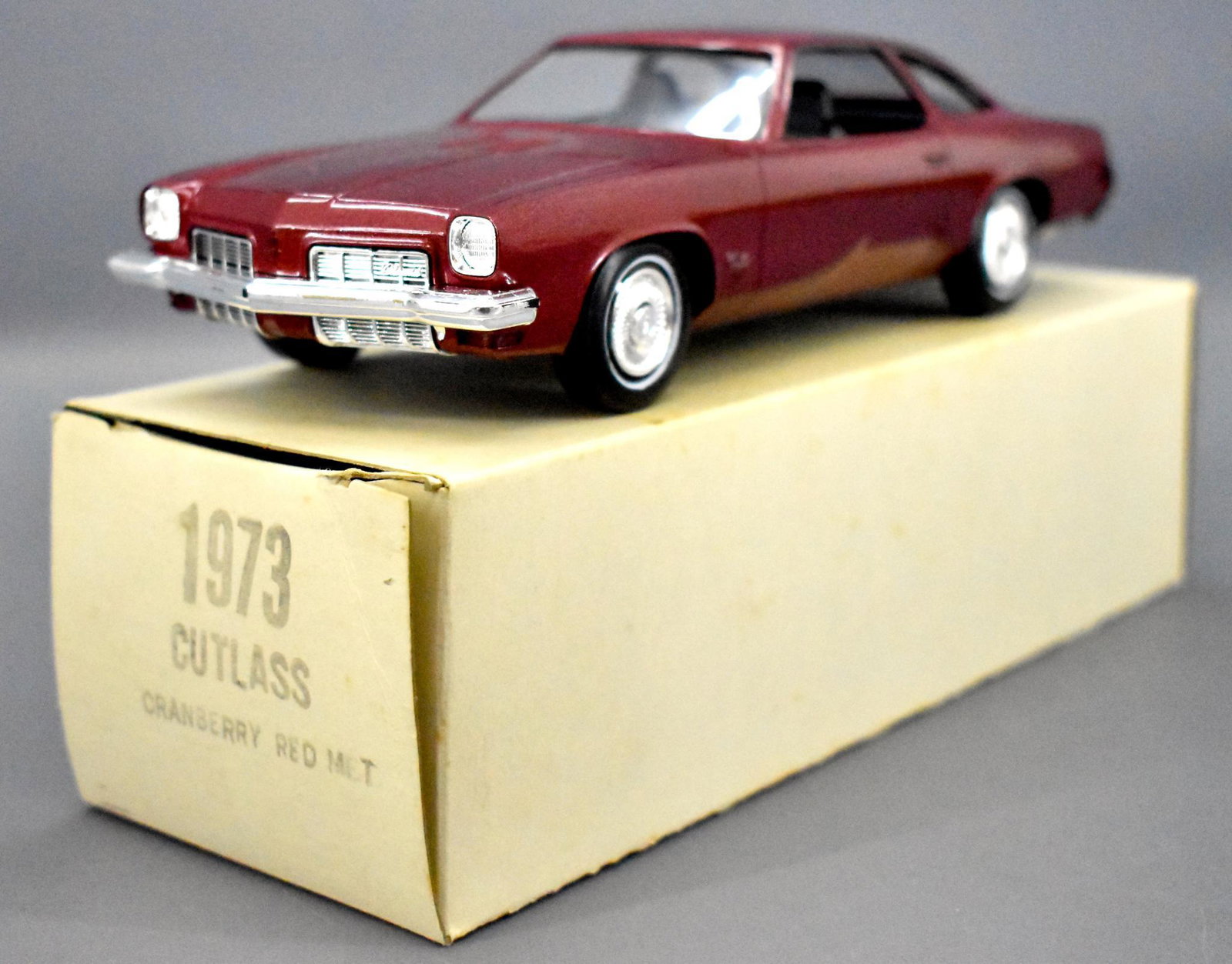 Near mint 1973 Oldsmobile Cutlass dealer promo car in: Near mint 1973 Oldsmobile Cutlass dealer promo car in original box Cranberry Red Metallic, super nice car with an excellent original box.