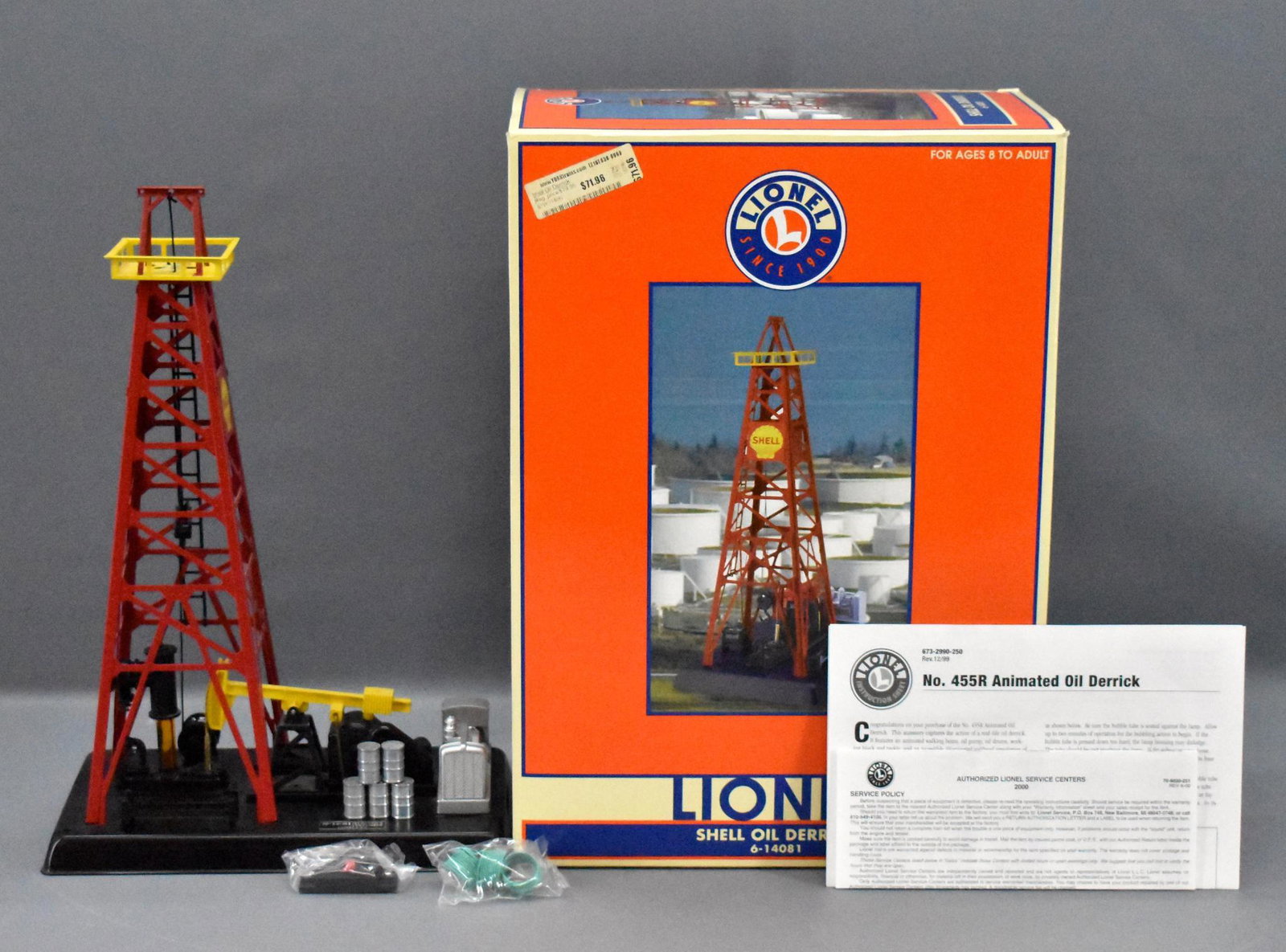 Lionel modern era O 14081 Shell oil derrick in original: Lionel modern era O 14081 Shell oil derrick in original box, has been displayed but is C8 with anexcellent original box.
