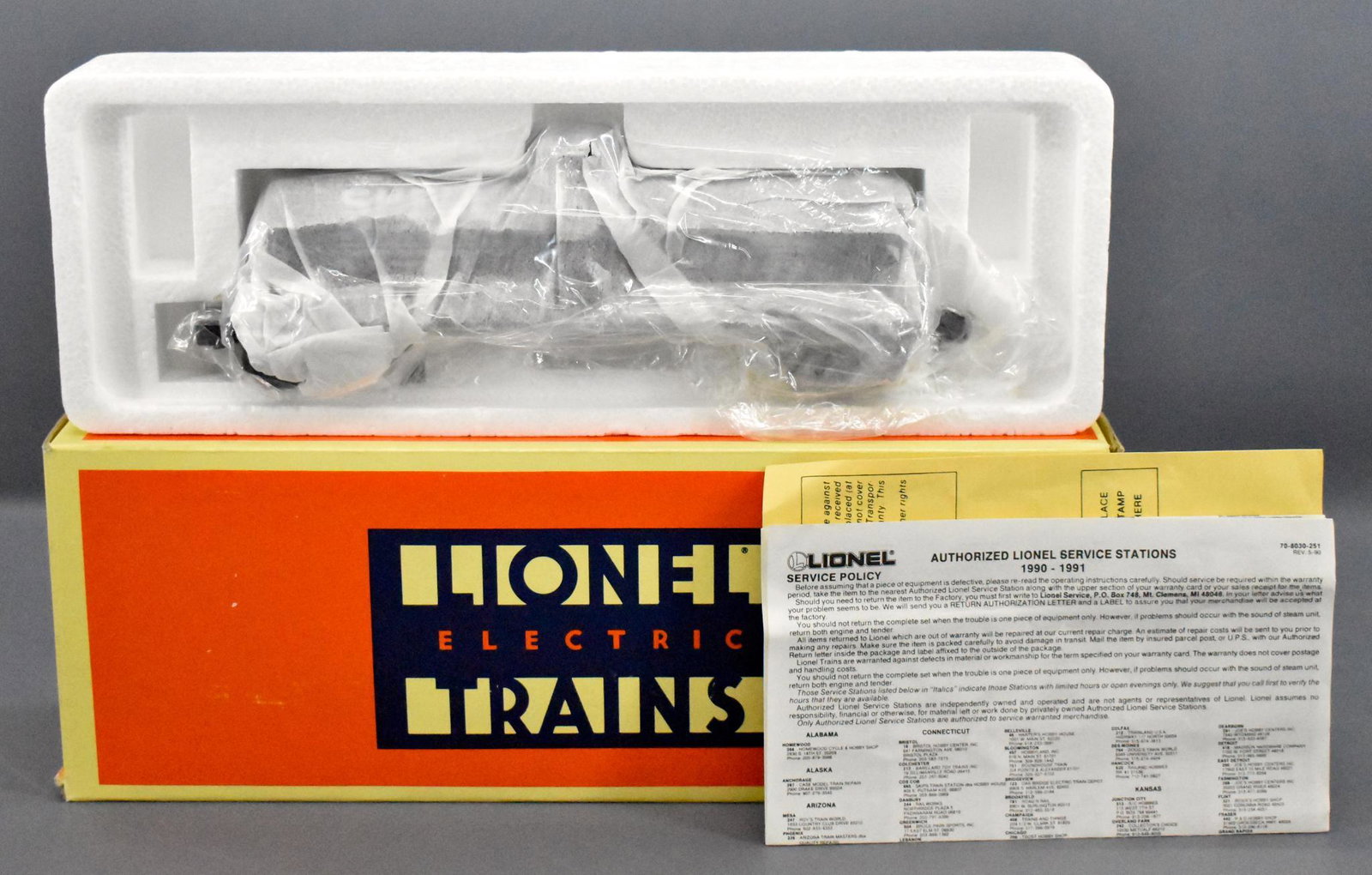 Lionel modern era O 51300 die cast Shell tank car MIB: Lionel modern era O 51300 die cast Shell tank car, unrun and never displayed, C9-10 in anexcellent original box.