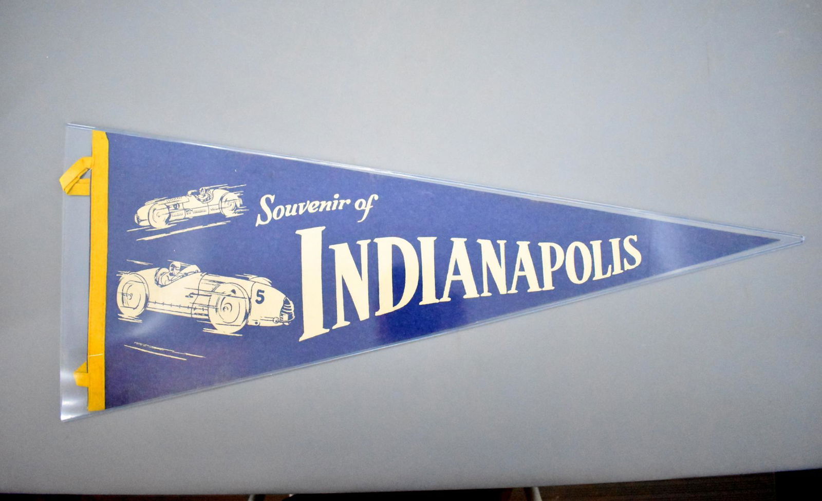Vintage 1940's Indy 500 Indianapolis Motor Speedway: Vintage 1940's Indy 500 Indianapolis Motor Speedway felt pennant, 29 3/4" long with 3 3/4" tassles, super condition with no holes.