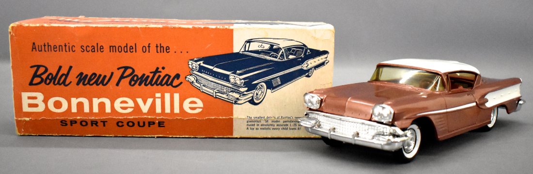 AMT 1958 Pontiac Bonneville 2 Door hardtop dealer promo: AMT 1958 Pontiac Bonneville 2 Door hardtop dealer promo car in a partial original box, white and metallic brown, very nice looking car withminor warpage as seen in the photos. The original box has nic