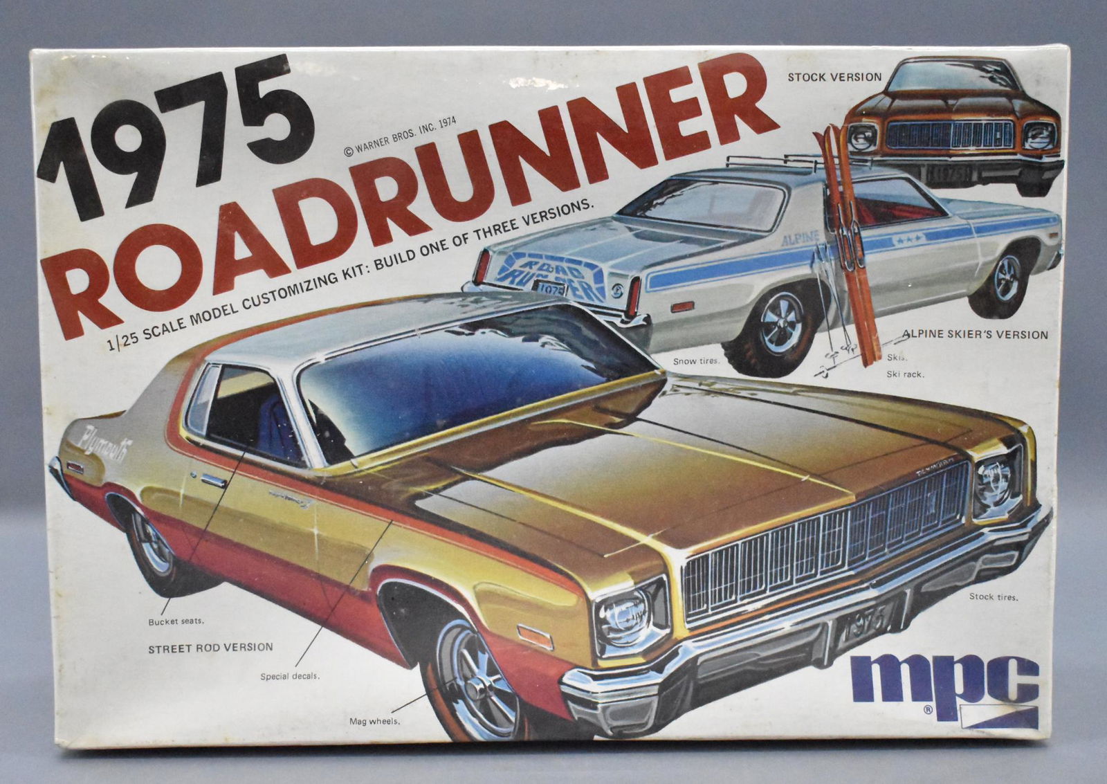 Factory sealed MPC 1975 Plymouth Road Runner 1/25 scale: Factory sealed MPC 1975 Plymouth Road Runner 1/25 scale model kit 1-7525, perfectly sealed in a nice original box with a partially sunken lid.