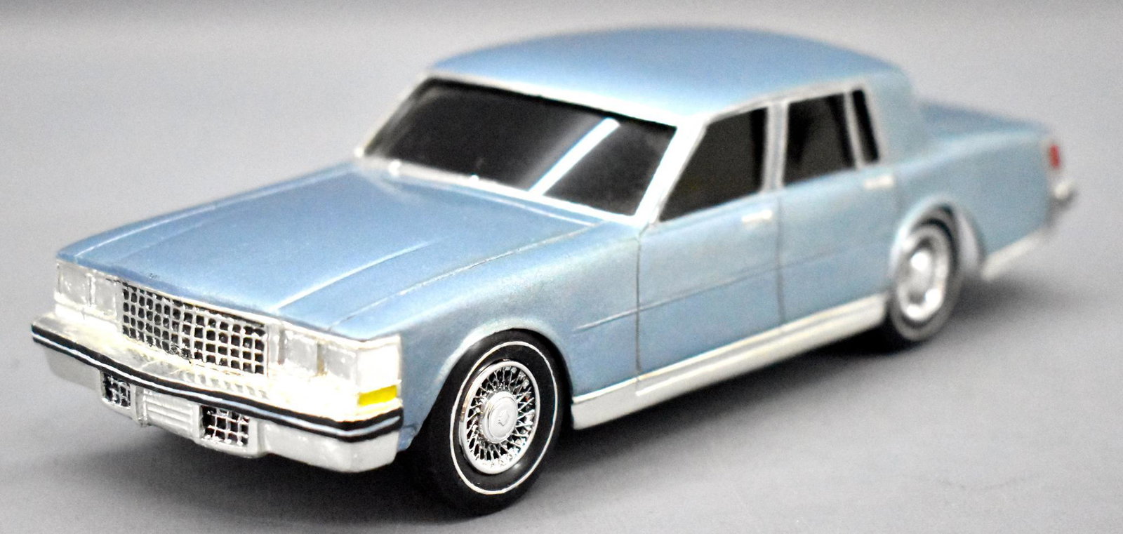 Rare built up Sam Miller 1/25 resin 1975/76 Cadillac: Rare built up Sam Miller 1/25 resin 1975/76 Cadillac Seville, looks very nice with all details.