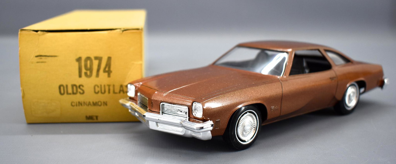 Johan 1974 Oldsmobile Cutlass dealer promo car in: Johan 1974 Oldsmobile Cutlass in Cinnamon dealer promo car in original box. Car is excellent with some light roof scratches, box is excellent with some small tears to the end flap.