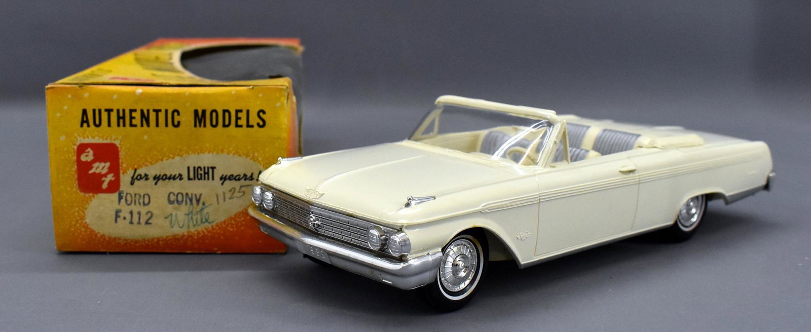 Gorgeous AMT 1962 Ford Sunliner convertible friction: Gorgeous AMT 1962 Ford Sunliner convertible friction promo car in original box. A superb example that doesn't appear to have been handled very much. The original box is complete but has a small hole i