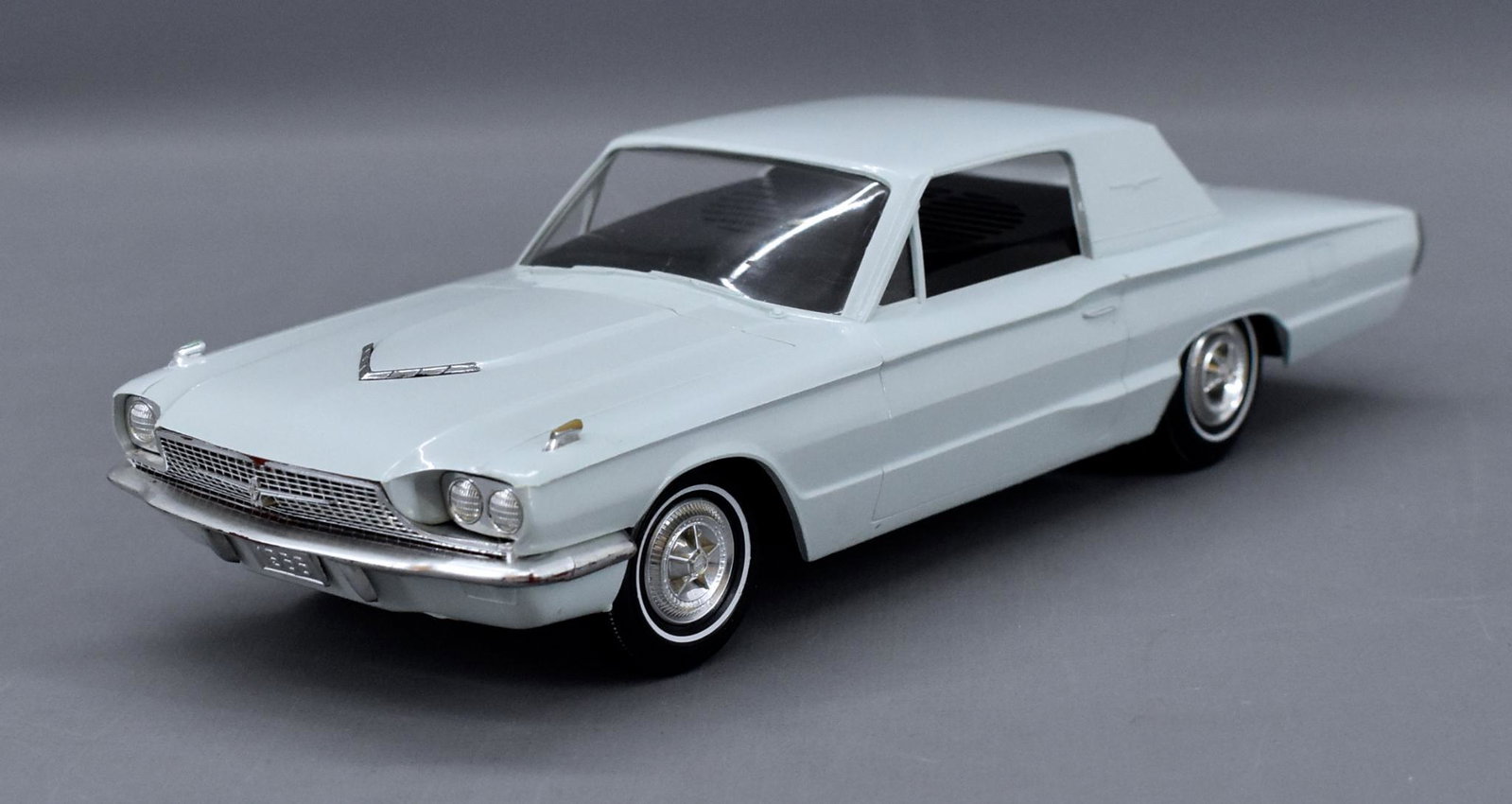 1966 Ford Thunderbird hardtop Philco AM radio promo car: 1966 Ford Thunderbird hardtop Philco AM radio promo car, the car is in excellent condition with some minor rubs. The radio has not been tested but it is very clean overall.