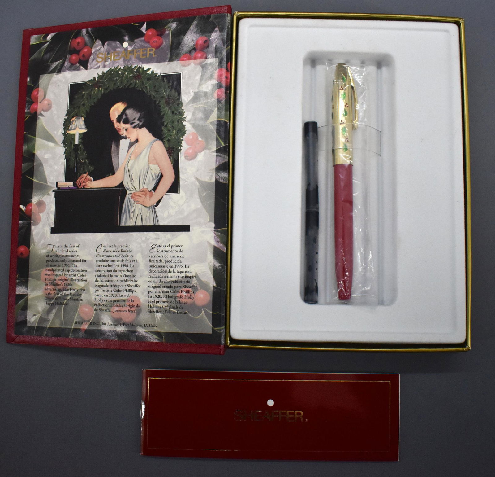 Sheaffer Triumph 1996 Holiday Originals Holly fountain: Sheaffer Triumph 1996 Holiday Originals Holly fountain pen in original box. The pen has been used and is in very good to excellent condition with a small scratch on the cap in an excellent original bo